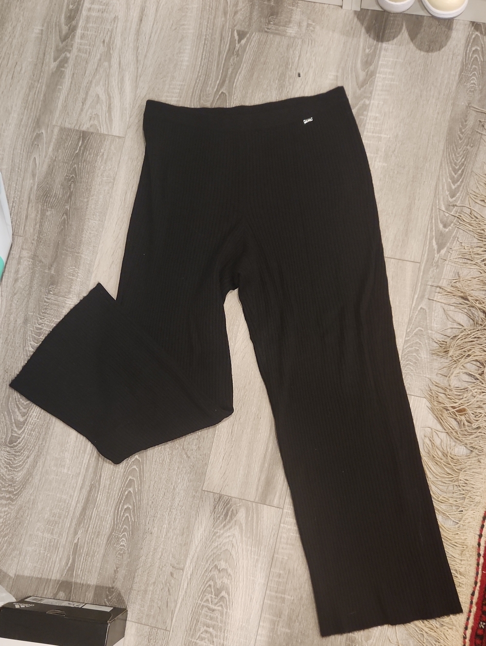 St. John Black Ribbed Knit 100% Cashmere Wide-Leg Pants